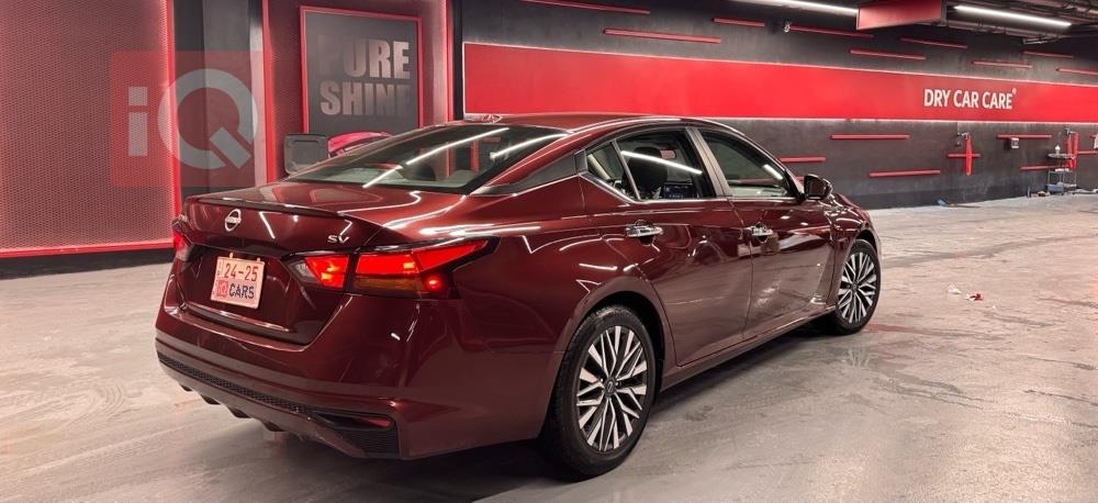 نيسان ألتيما